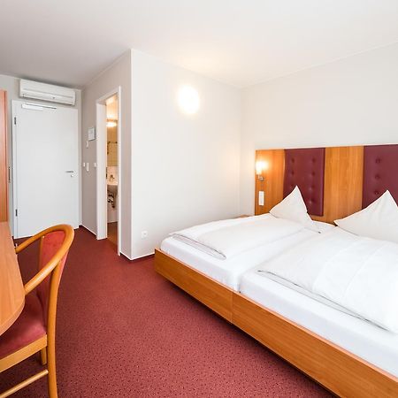 Hotel Restaurant Vater Rhein Worth am Rhein Bagian luar foto