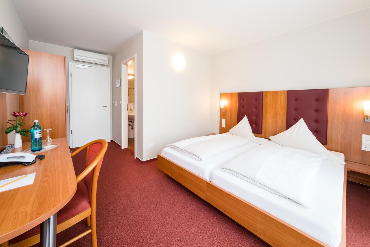 Hotel Restaurant Vater Rhein Worth am Rhein Bagian luar foto