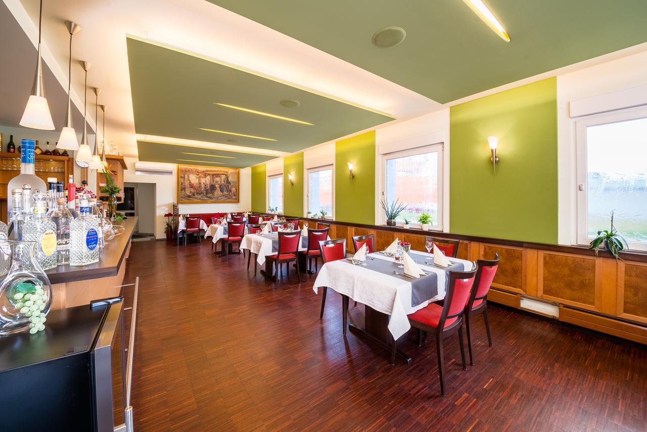 Hotel Restaurant Vater Rhein Worth am Rhein Bagian luar foto