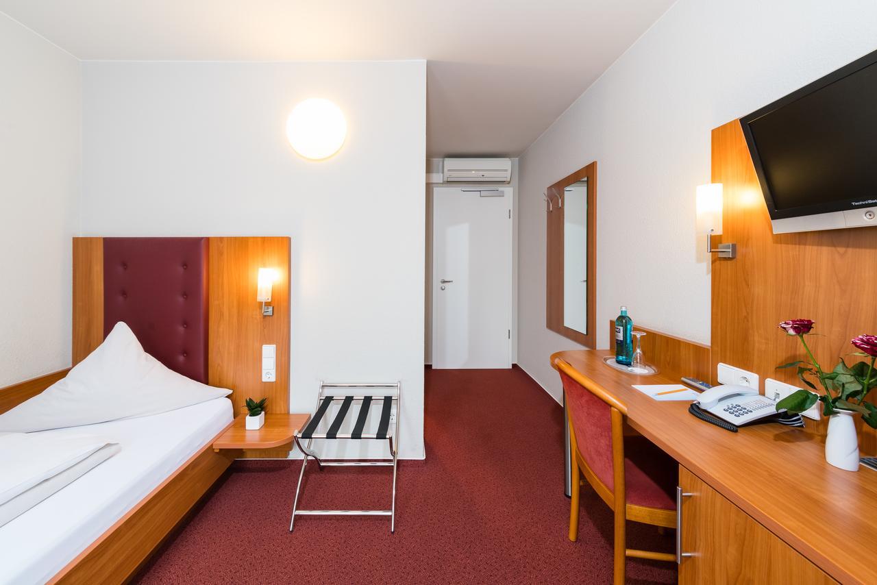 Hotel Restaurant Vater Rhein Worth am Rhein Bagian luar foto