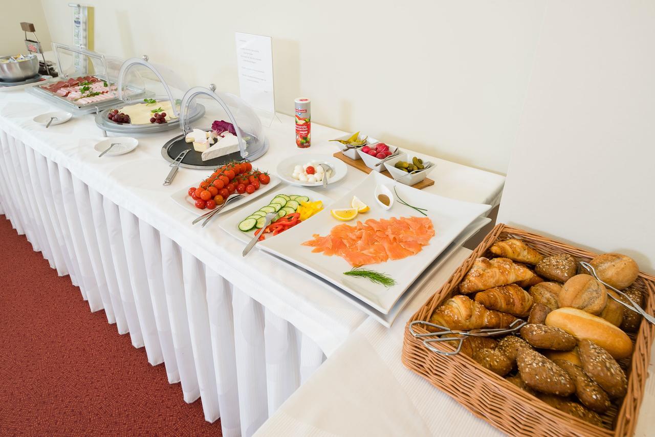 Hotel Restaurant Vater Rhein Worth am Rhein Bagian luar foto