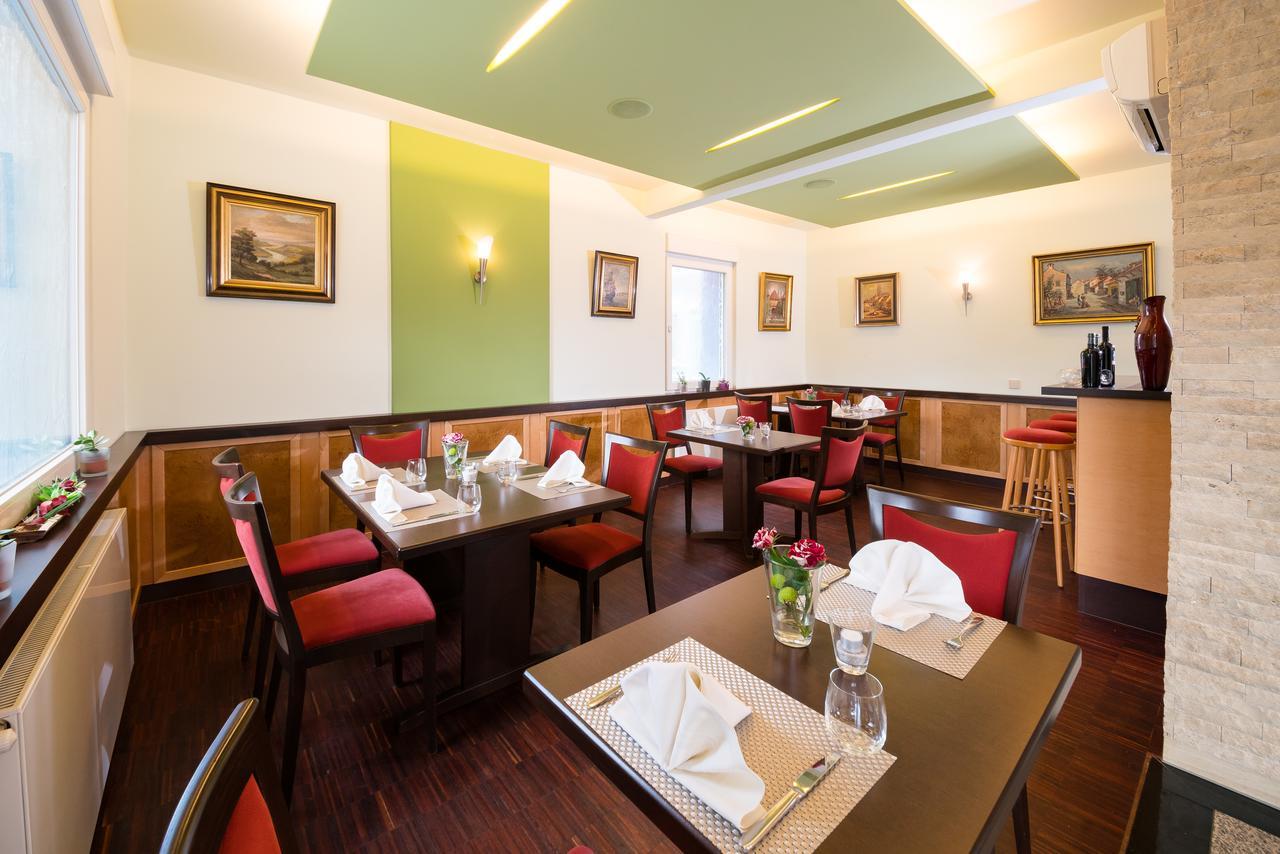 Hotel Restaurant Vater Rhein Worth am Rhein Bagian luar foto